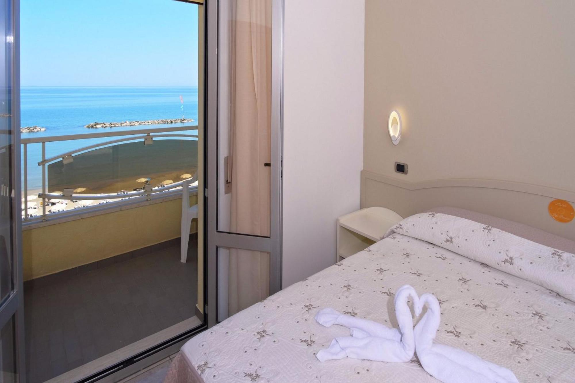 Hotel La Perla Cupra Marittima Dış mekan fotoğraf