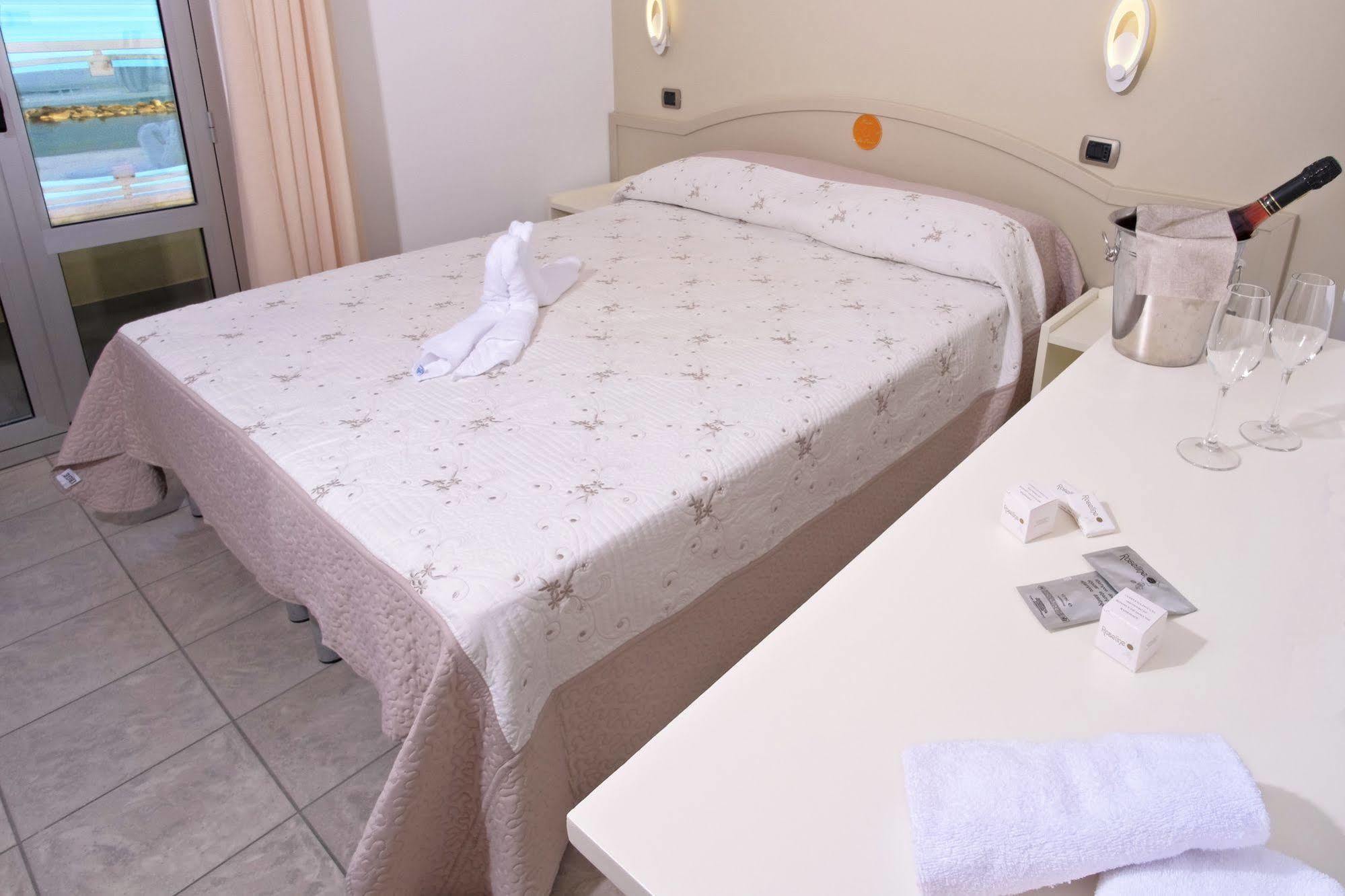 Hotel La Perla Cupra Marittima Dış mekan fotoğraf